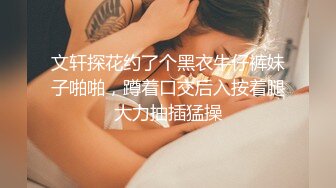 漂亮小美人，和她做爱就是一种享受，放着音乐，吸吮手指，摸她咪咪，小逼逼都艹红了，还有淫水流下来！