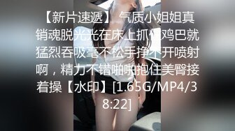 大神说服老婆3P✅看自己老婆被单男压在身下 老公在一边拍视频，稀有露脸！围观一下娇妻