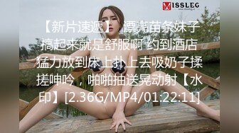 新来的双女姐妹花露脸精彩大秀直播，跟狼友互动撩骚听指挥，奶子比心道具抽插骚穴浪叫呻吟，撅着屁股求草