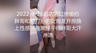 3K原始版全景厕拍-齐刘海黑丝少妇给老公打电话,裤子都不提直接往外走