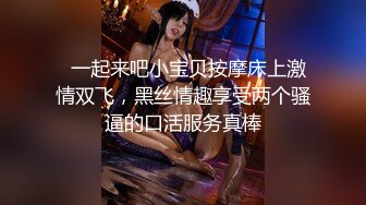 《极品CP魔手外购》坑神潜入某单位女厕隔板缝中实拍超多小姐姐方便，赤裸裸逼脸同框，妹子对着镜头看半天都没发现异常 (7)