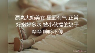 做你的胯下猫黄发高颜值萌妹子啪啪，情趣学生制服扣弄粉穴毛毛浓密，口交侧入猛操呻吟声很嗲