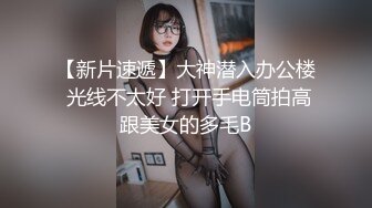 肤白貌美小姨子跟姐姐一起伺候大哥激情啪啪，活好不粘人舔的好骚，被大哥多体位蹂躏抽插，淫声荡语不断刺激