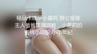 书店跟随抄底两个漂亮美眉