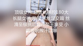   小巧可爱姐姐：戴套啦，不要拍我哎，我不要高潮了  。男：还想要吗