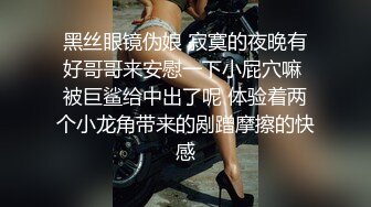 新流出情趣酒店偷拍会所女技师给2个客人做全套服务