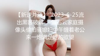  漂亮美女3P 一白一黑两根大肉棒 还是选择黑祖宗的插逼 另一根插嘴 表情很舒坦