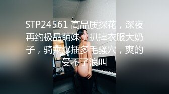   爆乳少妇让大哥在床上蹂躏，风骚的大屁股撅着给大哥舔鸡巴，让大哥压在身下爆草奶子乱晃