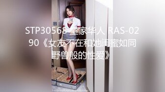 【新片速遞 】 胆大牛人潜入舞蹈培训班女厕偷窥❤️女学员扒光衣服撅起翘臀尿尿对着镜子挑牙