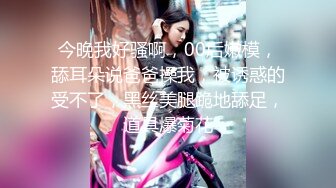 路边公厕全景偷拍几个出来散步的美女少妇 各种肥美的鲍鱼完美呈现 (1)