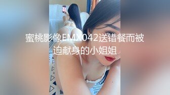 EDE罩杯妹妹与两支大鸡鸡哥哥玩3P (1)