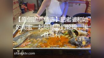 躲在门后操阿姨，口爆一嘴