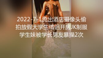 美腿美眉穿着黑丝来约会，男友肯定受不了啊，狂舔丝袜