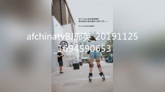 大神一路跟踪偷拍大屁股美女化妆师上厕所