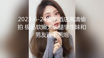 纹身熟女毫无保留的展示自己的生殖系统，甚至看到了里面的节育器