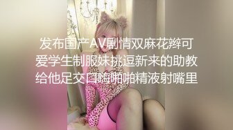 美女主播亲自示范黄瓜除了吃还可以用