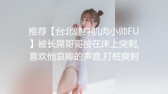 高颜质美女直播，忙着看镜头跟互动，能不能专心一点啊