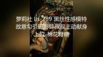 【新片速遞】173音乐系女友，网格黑丝趴在床上，水多的小馒头鲍鱼，后入夹得鸡巴太紧了，一分钟就射得淫穴满满！