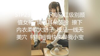  无情的屌丶约操外围骚女，推到扒掉内裤舔逼，镜头前吃屌抬腿爆插，大白肥臀操的抖动