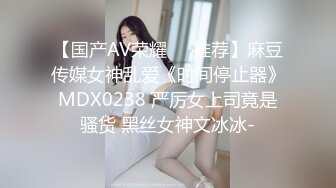 工作狂宅女需要一根粗黑的肉棒来解放自己内心深处的欲望