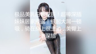  粉色头发卡哇伊眼镜萌妹子啪啪，特写深喉交上骑乘晃动大奶