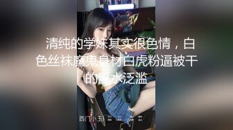 【新片速遞】  商场女厕全景偷拍肉丝小美女拖着下巴❤️享受着尿尿带来的快感