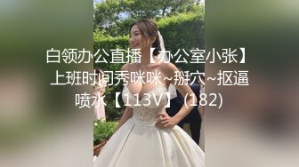 招聘模特来试衣服，迎来一位小巧瘦瘦的女孩来试婚纱，两人聊天开心，感觉还挺像新娘子 哈哈哈