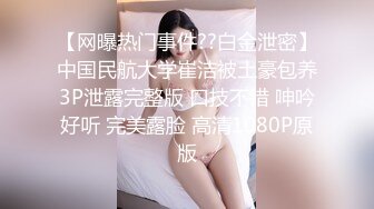 翘臀少妇背着老公玩3p