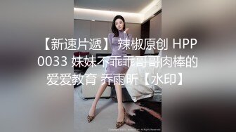 哥俩大战风骚学妹，颜值可爱迷人风骚无比，让两小哥揉奶玩逼一起抽插，激情上位多种姿势爆草嘴里都要塞鸡巴