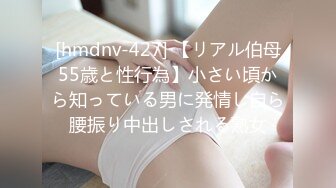 超极品的办公室姐妹花，全程露脸大秀直播小骚妹和大姐姐，淫声荡语互动撩骚狼友，道具抽插跳蛋摩擦呻吟可射