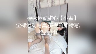 掰开粉色内裤一侧插进去，这旗袍小骚货真尼玛是淫荡，搞出好多淫浆来，鸡巴上全是淫水，滑溜的很！