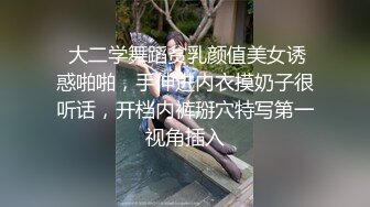 【年轻学姐】客厅深喉大屌蹲下卖力口展现完美口技