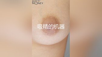 露脸美背美少女父母不在家去家里做客