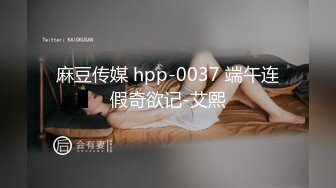 白虎美穴18极品萌妹，扎着麻花辫黑白丝袜，翘起双腿给你看小穴