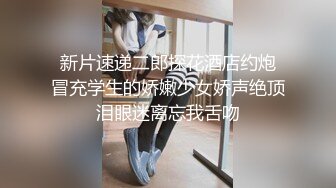 【某某门事件】小红书珠海马拉松女神深情舔屌的眼神太迷人了，骚货被人无套狂艹！