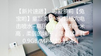 真实反差露脸人妻！土豪重金定制，大眼睛美女小少妇【嘉嘉】大尺度自拍，紫薇尿尿洗澡