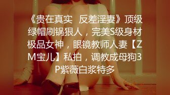 《极品CP魔手外购》坑神潜入某单位女厕实拍超多漂亮小姐姐方便，前后位逼脸同框，各种性感诱人毛毛逼 (3)