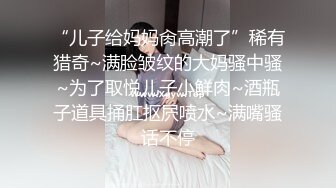 -萌白酱VIP私拍之学生装自拍杆自慰 无毛一线天超级粉嫩