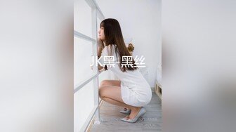 《极品CP魔手外购》火爆商场女厕固定4K镜头拍脸移动镜头拍私处，各路年轻美女美少妇方便，有美女也有极品B[ (7)