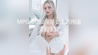 ❤️❤️百年难得一见的女神，身穿透明性感内内 一对大奶又白幼嫩 极品小穴粉嫩好想吃一口 自慰抠穴