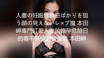 屁眼插着肛塞 下面暴操女友