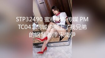   微胖丰满的老婆和老公无套啪啪做爱女上位打桩，超多角度舔逼玩穴享受性爱的快乐