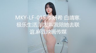 【新片速遞】 商场女厕全景偷拍黑色T恤妹子的极品无毛小嫩B