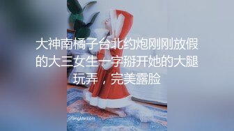  姐妹无套草逼秀，露脸黑丝情趣滴蜡诱惑，一起舔大鸡巴，让大哥吃奶子玩逼轮草抽插