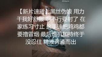 屌丝门缝下偷窥女邻居洗澡在手淫❤️故意压着嗓子淫笑了几声,妹子瞬间动作僵硬住了