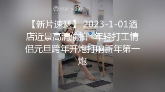 小母狗求草~这位啊哥艳福不浅~3P~操着小骚逼，亲着熟女少妇的嘴，摸着她的胸！不要扣了，受不了啦~扣得我好多水~啊啊啊！！