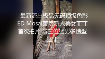   战斗民族俄罗斯的高挑绝色美女穿着东方特色的旗袍魅力倍增前凸后挺能和她爱爱真是神仙一样