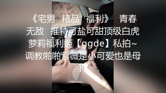 老婆躺着挨单男操老公看