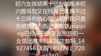 漂亮少妇 受不了了宝贝痒死我了 身材娇小皮肤白皙 受不了先在沙发来一炮 推胸舔菊花服务完吹硬再来一发