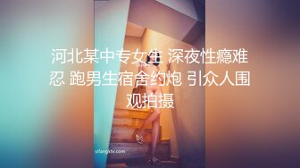 漂亮熟女人妻吃鸡4P 舔老公的鸡吧 不要怕尿到他嘴巴里 啊啊快点射在我逼里 在家伺候三根肉棒被轮流无套输出